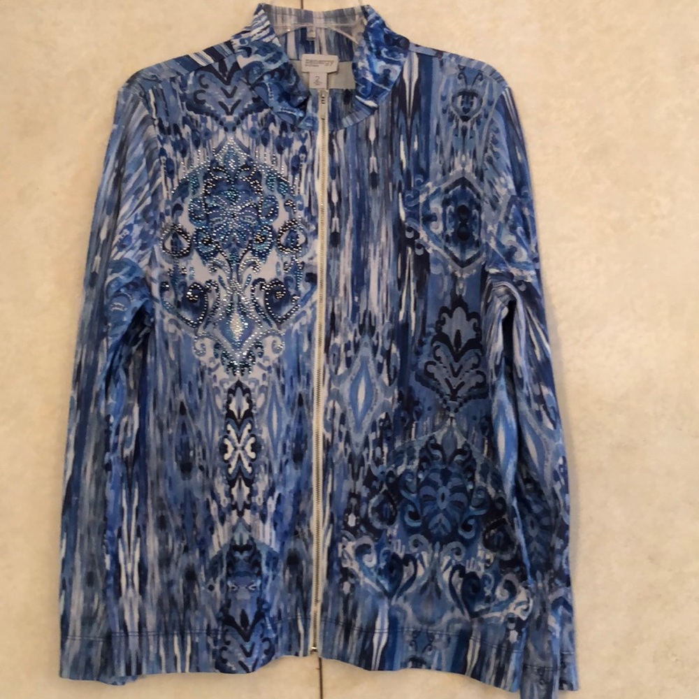 Zenergy by Chico’s Embellished Blue and White Full Zip Top. SIZE 2. EUC